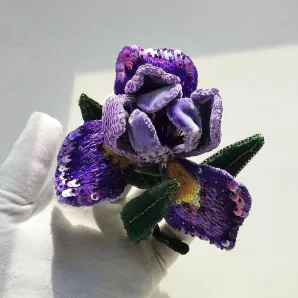 Брошь цветок с вышивкой, ручная работа Ирис