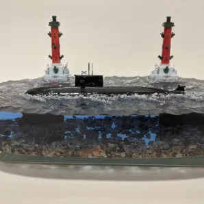 ДЭПЛ "Лада" 677 на фоне Ростральных колонн