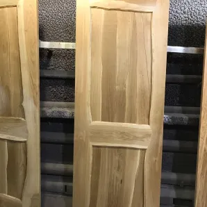 Дверь из массива дерева