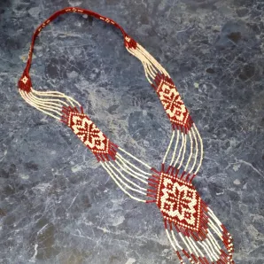 Ожерелье из бисера в славянском стиле