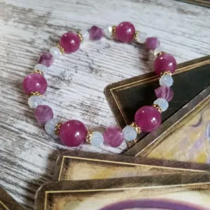 Браслет из халцедона, рубелита и опалита