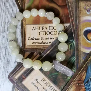 Браслет из пренита с аметистом