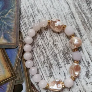 Браслет из кунцита и розового кварца с жемчугом
