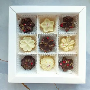 Набор шоколадных конфет ручной работы белый и молочный шоколад