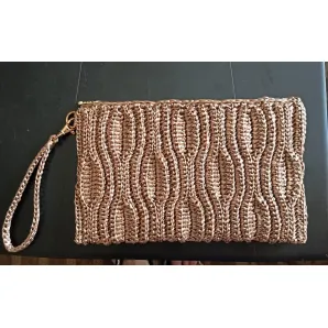 Клатч из рафии со съемной ручкой, на молнии, подкладка с внутренним карманом. Размер 20*15