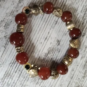 Браслет из агата с символами