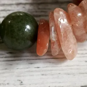 Браслет из нефрита с агатом и клубничным кварцем