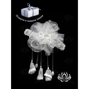 Заколка для волос ручной работы "Яблоневый цвет" белый. С подвесками.