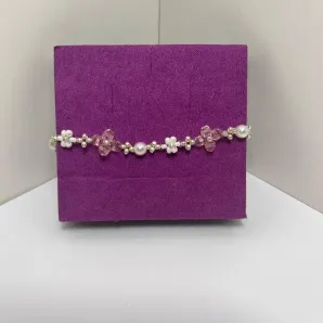 Браслет из бусин и бисера с цветочками ручной работы (розовый)