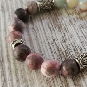 Браслет из нефрита и яшмы с рунами