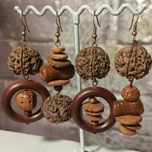 Серьги бохо с рудракшей