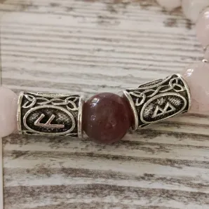 Браслет из розового кварца с рунами и турмалином