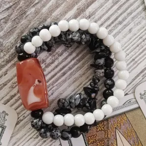 Браслет из обсидиана и кости с агатом