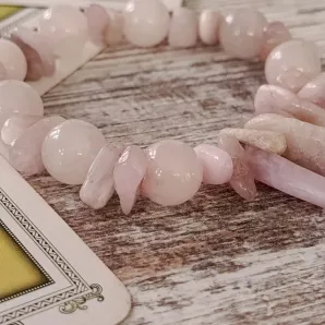Браслет из розового кварца с кунцитом