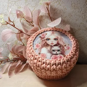 Вязаная корзинка с крышкой для хранения