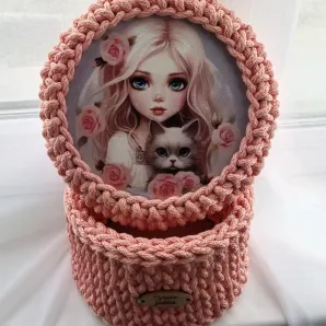 Вязаная корзинка с крышкой для хранения