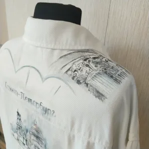 ​Рубашка джинсовая с принтом ручной работы "Санкт-Петербург. Храни меня мой талисман"