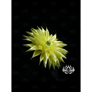 Заколка для волос ручной работы "Георгин" светло-жёлтый. Единственный экземпляр. Цветы Канзаши на волосы Ваши.