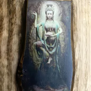 Картина Гуань-Инь на дереве ручной работы