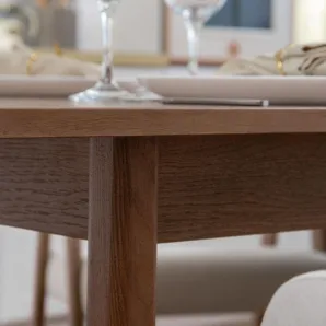 Прямоугольный, раздвижной стол. Дубовый шпон, массив ясеня