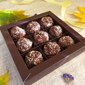 Набор шоколадных конфет ручной работы трюфели “Сулугуни и ягоды"