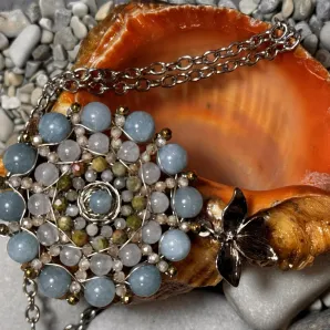 Мандала из натуральных камней и минералов