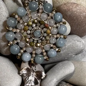 Мандала из натуральных камней и минералов