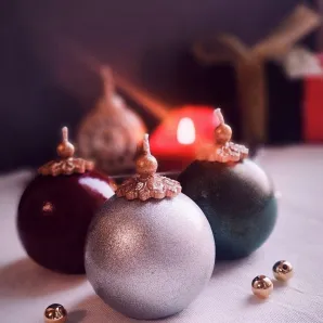 Набор свечей в форме Ёлочных шаров ручной работы