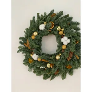 Украшения и олени из нобилиса Венки, гирлянды, композиции — ручная работа