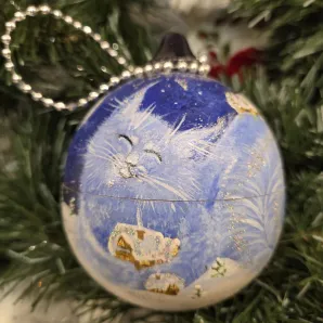 Новогодний шар-шкатулка "Снежная кошка"