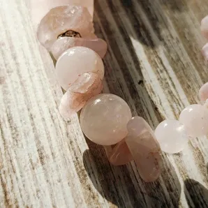 Браслет из розового кварца с кунцитом