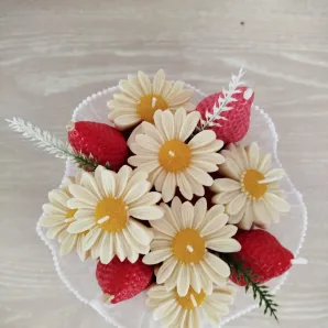 Свечи восковые букет РОМАШКИ КЛУБНИКА