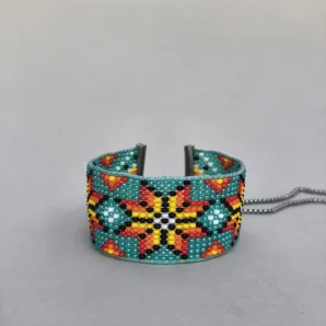 Этнический браслет из бисера с обережной, солярной символикой