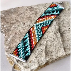 Этнический браслет по мотивам орнаментов индейцев айдахо