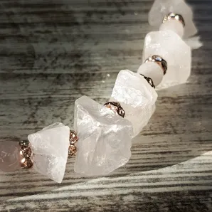 Колье с розовым кварцем