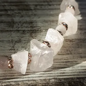 Колье с розовым кварцем