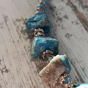 Колье с апатитом