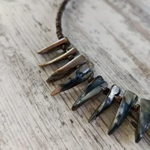 Чокер с перламутром и туласи