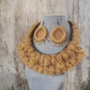 Комплект колье и серьги в стиле бохо.