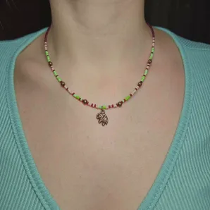 Чокер из бисера с металлическими бусинами в стиле бохо