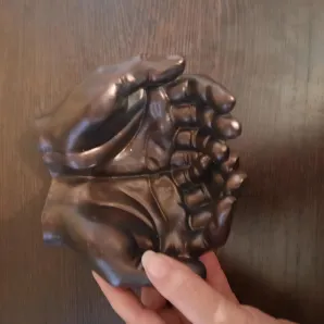 Руки из гипса