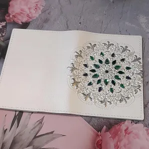 Обложка для паспорта из натуральной кожи белая с зелеными стразами