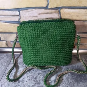 Сумочка через плечо зеленая вязаная ручной работы Ессентуки