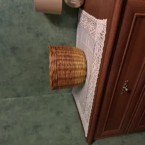 Плетеное кашпо из бумажной лозы