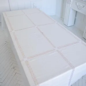 Авторская льняная скатерть с кружевными квадратами 155х225 см. Ручной крой.