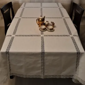 Авторская льняная скатерть с кружевными квадратами 155х225 см. Ручной крой.