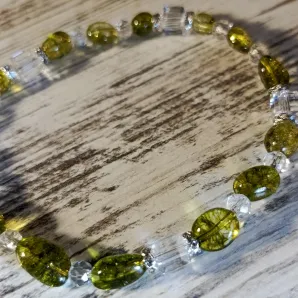 Браслет из хризолита и кварца