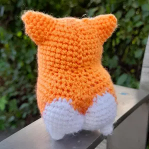 Вязаная игрушка Корги