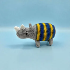 Вязаная игрушка Носорог