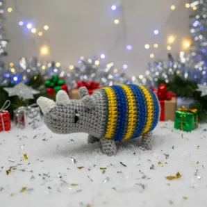 Вязаная игрушка Носорог